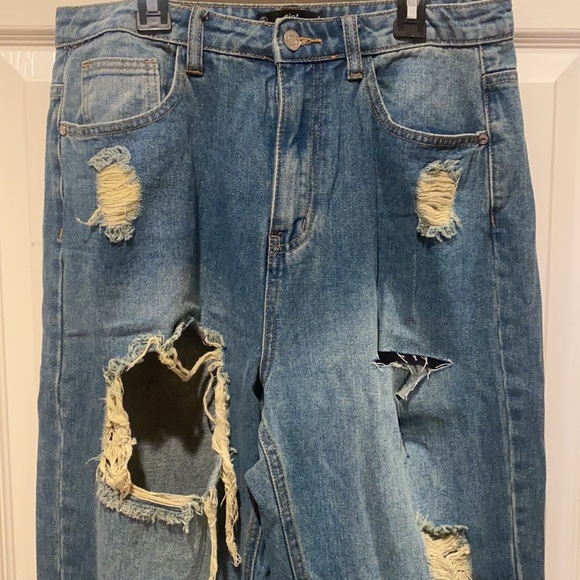 Missguided Extreme Ripped Riot Mom Jeans NWOT - Picture 6 of 9